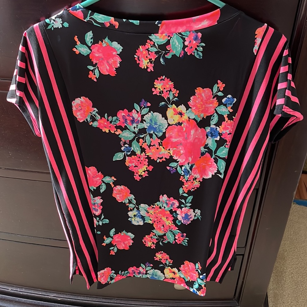 Ladies Top - Picture 2 of 3